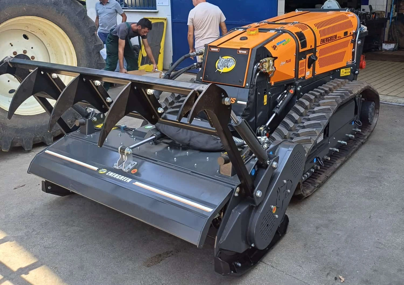 Energreen RoboPLUS cingolato radiocomandato nel contesto originale